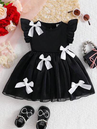 فساتين بيبي فستان أنيق وعذب للأطفال لفصلي الربيع والصيف، مزيج من الأبيض والأسود الكلاسيكي مع تفاصيل لطيفة مثل الفيونكة ثلاثية الأبعاد والأكمام المكشكشة'