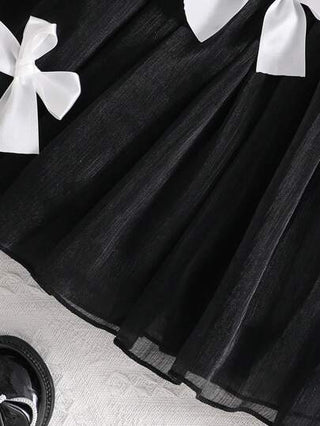 فساتين بيبي فستان أنيق وعذب للأطفال لفصلي الربيع والصيف، مزيج من الأبيض والأسود الكلاسيكي مع تفاصيل لطيفة مثل الفيونكة ثلاثية الأبعاد والأكمام المكشكشة'