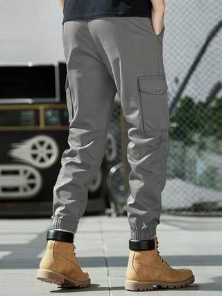 Manfinity Homme بنطلون كاجوال رجالي ذو لون سادة، قصة ضيقة، مزود بأربطة للكاحل و جيوب للبضائع