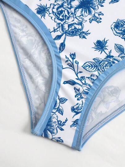 مجموعة من قطعتين بتصميم لطيف للفتيات المراهقات، بدلة سباحة من قطعة واحدة مطبوعة بطباعة خزفية وتنورة طويلة من الشيفون للتغطية (بطبعة ثابتة)