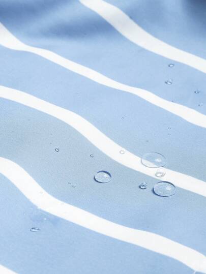 Manfinity KASUA سروال قصير للرجال بخصر رباط، مزين بخطوط وأشجار النخيل للاستخدام على الشاطئ