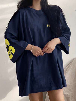 DAZY تي شيرت صيفي فضفاض للسيدات بأكمام قصيرة مع طباعة حروف وياقة مستديرة تصميم واسع