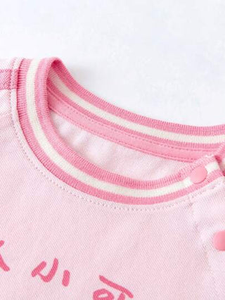 mini bala مجموعة ملابس رياضية للبنات الصغار مكونة من قطعتين، ملابس علوية بأكمام قصيرة وبنطال طويل بطراز الكلية