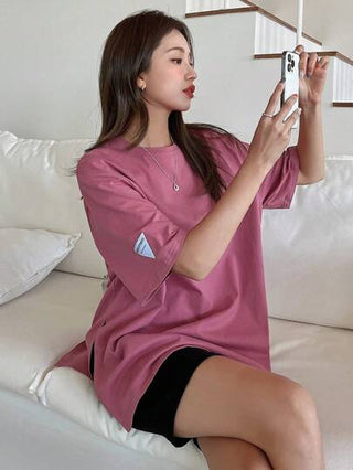 Dazy-Less تيشيرت كاجوال نسائي فضفاض قصير الأكمام بطبعة حرف وشعار ذو ياقة مستديرة من طراز "العملة القديمة" مبالغ في الحجم