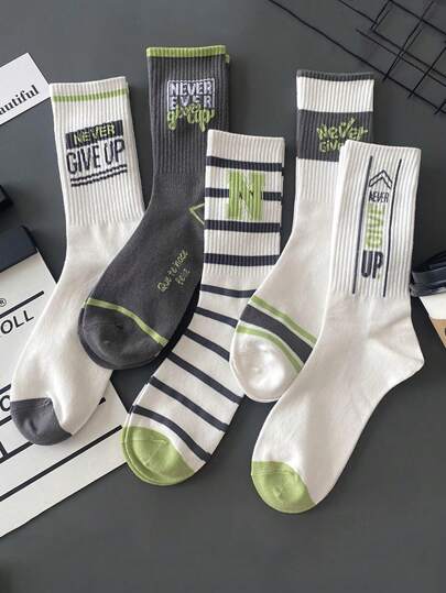 5 أزواج من الجوارب الرياضية المتوسطة الارتفاع للرجال لركض كرة السلة، مضادة للروائح الكريهة ومنفذة للهواء مع نقوش أحرف ملونة، أنيقة ومناسبة لمختلف المناسبات