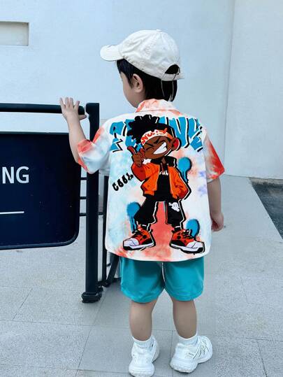 2 طقم ملابس أولاد كاجوال رياضي بطراز الكلية والشارع، ملابس ذات قصة فضفاضة مطبوعة بطراز الجرافيتي على قميص وشورت، مناسبة للحفلات والأعياد والمناسبات والمدرسة والسفر والرياضة، مناسبة للربيع والصيف