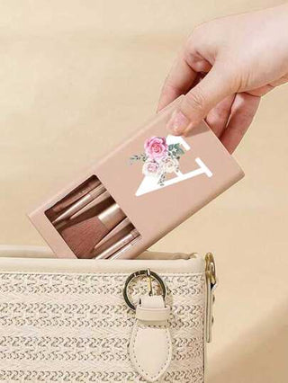 خمس مجموعات فرش مكياج محمولة بألوان الخاكي ، مطبوع عليها أزهار وأحرف أبجدية بيضاء A-Z ، مجموعات فرش مكياج مُعبأة في صناديق ، فرش مكياج متعددة الوظائف مع صناديق مرايا ، أقلام مكياج متعددة الوظائف صغيرة ، وهي هدية مثالية للأخوات والصديقات والأمهات في...