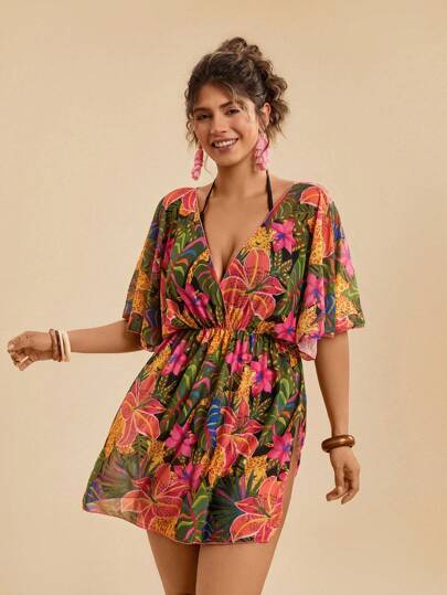 Travachic إطلالة المرأة بحجم إضافي ذات تصميم فضفاض بطبعة نباتية مزهرة بياقة V مزينة بالتصميم الصليبي كغطاء للبحر, ملابس كاجوال للمنتجع, واقية من الشمس