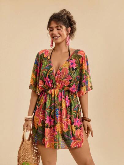 Travachic إطلالة المرأة بحجم إضافي ذات تصميم فضفاض بطبعة نباتية مزهرة بياقة V مزينة بالتصميم الصليبي كغطاء للبحر, ملابس كاجوال للمنتجع, واقية من الشمس