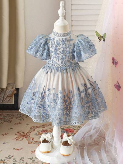 فستان أنيق للطفلة مطرز بتطريز زهري من التول ذو أكمام منفوشة