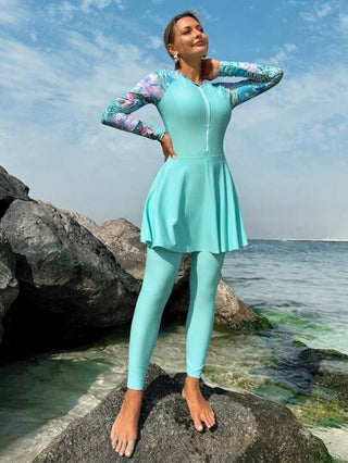 Swim Mulvari طقم ملابس سباحة مع بنطال طويل من نوع البركيني بطبعة نباتات استوائية للنساء، بأكمام رجلان