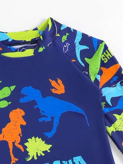 مايوه أولادي مجموعة ملابس سباحة للأولاد الرضع 2 قطعة، تي شيرت أكمام طويلة برقبة مقطعة بطبعة السمكة القرش وألوان متباينة مع شورت سباحة منفصل