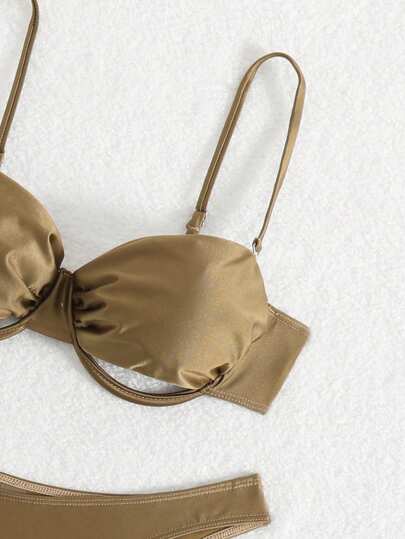 Swim SXY مجموعة ملابس سباحة للنساء بحمالات رفيعة واجزاء متقاطعة من الخلف بلون أخضر لامع وجذاب