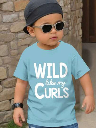 SHEIN تي شيرت صيفي بياقة دائرية وأكمام قصيرة للأولاد، مطبوع عليها حروف عارضة، مناسب لفصل الصيف