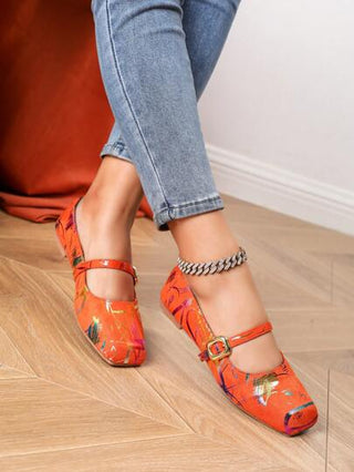 حذاء ماري جين ذو كعب منخفض للنساء موديل 2024 بتصميم مربع العُروة وطراز كلاسيكي للربيع والخريف. حذاء لوفر مسطح مزود بحزام مزينة للنساء موديل 2025