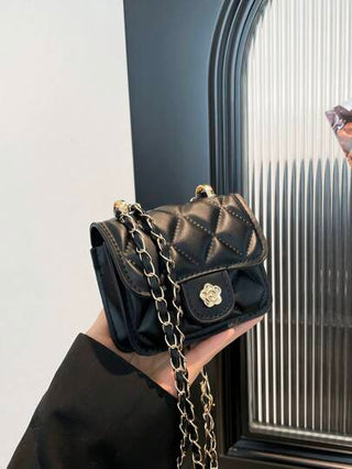 حقيبة صغيرة مربعة بطراز كلاسيكي قابلة للتحويل، حقيبة كتف قصيرة موضة بسلسلة وخرز، حقيبة كتف صغيرة شعبية جديدة بنسيج مختلف وسلسلة تزيينية