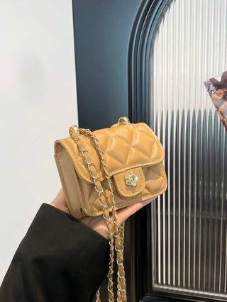 حقيبة صغيرة مربعة بطراز كلاسيكي قابلة للتحويل، حقيبة كتف قصيرة موضة بسلسلة وخرز، حقيبة كتف صغيرة شعبية جديدة بنسيج مختلف وسلسلة تزيينية