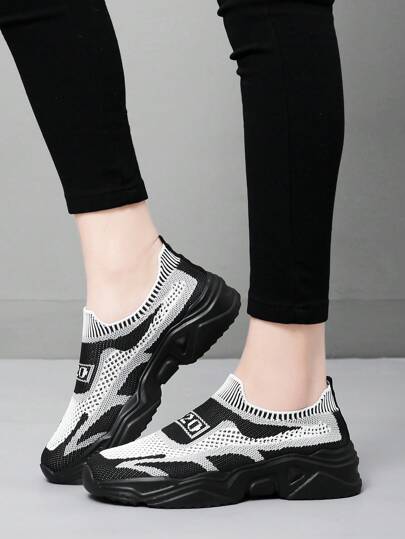 أحذية رياضية كاجوال خفيفة الوزن للخروج ذات كعب واطئ من الكروشيه قابلة للتنفس ومانعة للانزلاق للربيع والصيف، أحذية جوارب سهلة الارتداء