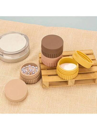 حاوية سفر سيليكون قطعة واحدة: مانع للتسرب، قابل لإعادة الاستخدام، وكاملة لتخزين كريم اليدين، كريم الجسم، والمجوهرات