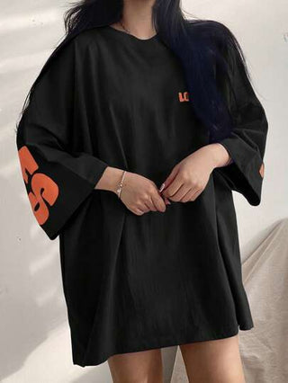 DAZY تي شيرت كبير الحجم بأكمام قصيرة وطبعة حرفية، يناسب الجنسين