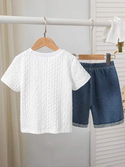 Genkimix Kids مجموعة 2 قطعة من قميص كنزة ذو رقبة طاقم وقصيرة الأكمام ناعمة لمظهر متموج مع شورت جينز ممزق، مناسبة للاستخدام في الخارج والشارع