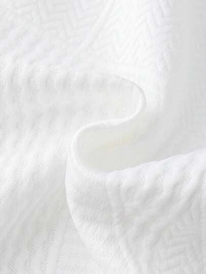 Genkimix Kids مجموعة 2 قطعة من قميص كنزة ذو رقبة طاقم وقصيرة الأكمام ناعمة لمظهر متموج مع شورت جينز ممزق، مناسبة للاستخدام في الخارج والشارع