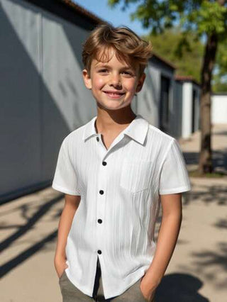 SHEIN قميص صبي عادي أبيض اللون بجيب أساسي للربيع والخريف والشتاء وذوي الياقات الصغيرة