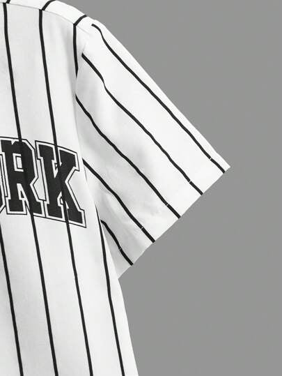 SHEIN قميص كاجوال قصير الأكمام مع طباعة حرفية مخططة للولاد المراهقين