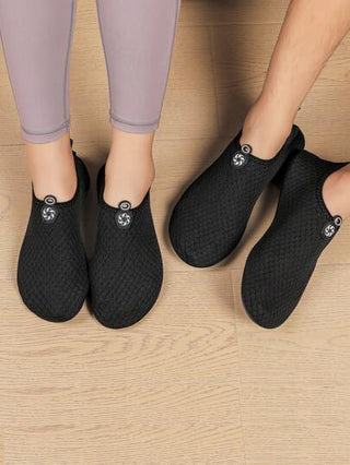 أحذية اللياقة البدنية للنساء للاستخدام الداخلي، من مادة ناعمة الأسفل ، خفيفة الوزن ، مانعة للانزلاق ، مناسبة لصالة الألعاب الرياضية المنزلية ، التمارين الحركية ، اليوجا ، الرقص ، التدريب الشامل