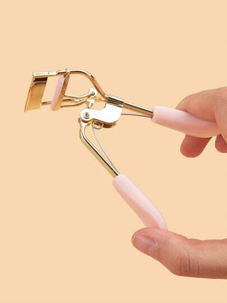 مجموعة 11 قطعة: 1 قطعة مكواة رموش ذهبية باللون الوردي مع 10 قطع أسفنج بديل، أدوات تجميل محترفة، مكواة رموش مع تبديل وسائد مناسبة للاستخدام التجاري والمنزلي