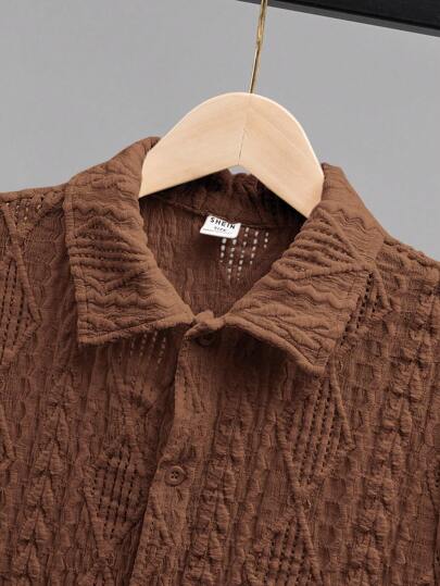 SHEIN قميص صبي توين مناسب فضفاض بأكمام قصيرة ويحتوي على نقش ياكارد وياقة مطوية