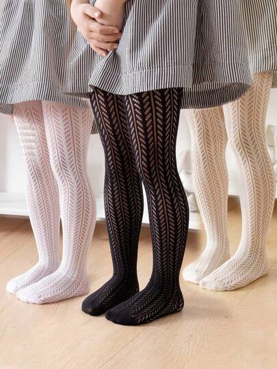 ثلاث أزواج من اللباس التحتي الأطفال الملون باللون الأحادي وطباعة الزهور