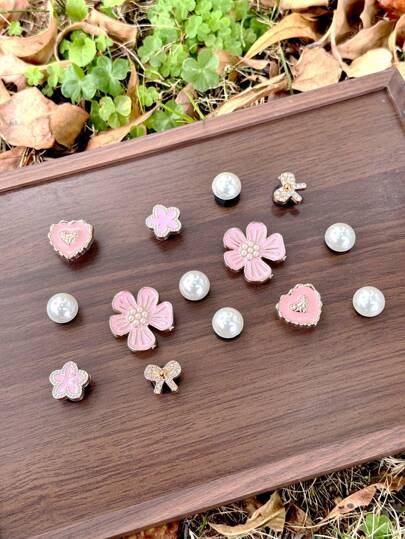 14 قطعة (وردي لؤلؤي، قلوب، وشريط ذهبي مرصع بالراين، شبه دائرة من اللؤلؤ) مشابك أحذية، إكسسوارات زخرفية DIY، مناسبة لأحذية النساء كالكعال و الشبشب والحقائب الشاطئية ،هدية رائعة لمناسبات عيد الميلاد و الهالوين والأعياد