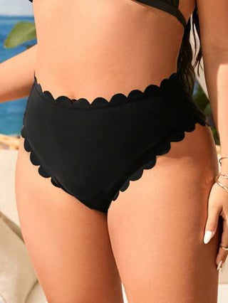 SHEIN سراويل سباحة ملساء وأنيقة بألوان سادة مناسبة لمقاسات كبيرة، مناسبة للصيف