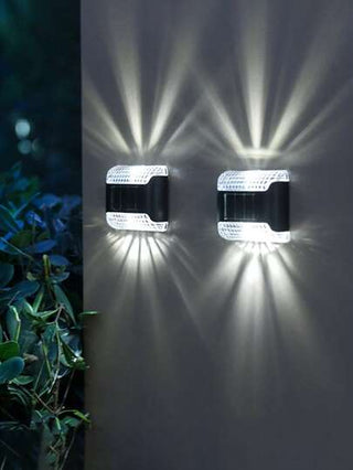 4 قطعة ضوء جداري شمسي متوجه لأعلى وأسفل ذو انكسار، ضوء LED شمسي جداري متوجه لأعلى وأسفل، خيارات الضوء الأصفر/الأبيض، مناسب للأرصفة والأسوار والجدران والحدائق والساحات الخلفية، التحكم بحساس الضوء (تعمل بطاقة شمسية)