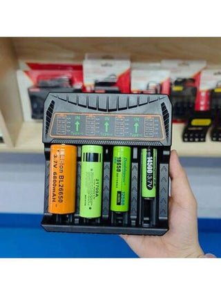 شاحن عالمي 18650 عدد 2/4 فتحة - شحن سريع للبطاريات الليثيوم 21700/26650/18500/16340/14500 وغيرها ، إغلاق تلقائي للسلامة ، للاستخدام في المنزل والسفر