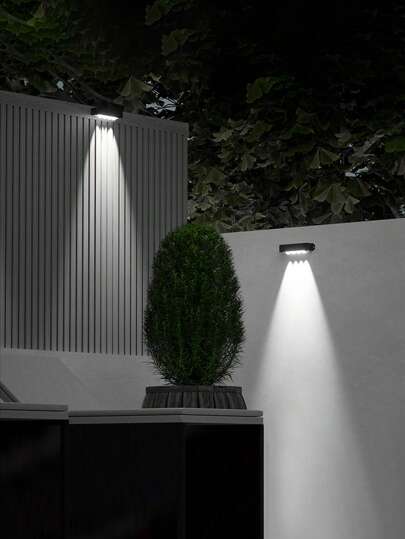 4 قطع إنارة حائط شمسية خارجية مصغرة، 1 ليد/2 ليد/3 ليد/4 ليد، إضاءة ساطعة 1000 لومن مع مستشعر إضاءة شمسية، تشغيل آلي من الغسق للفجر