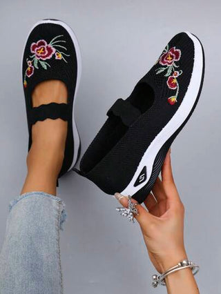 أحذية رياضية عصرية جديدة للنساء، بتطريز صيني على الشبكة مريحة وخفيفة الوزن