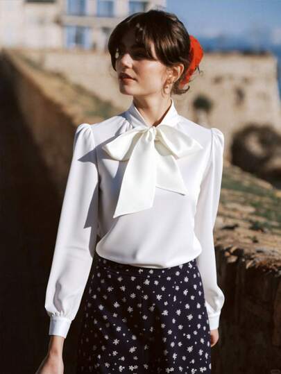 SHEIN Frenchy بلوزة شيفون بربطة عنق بلون موحد