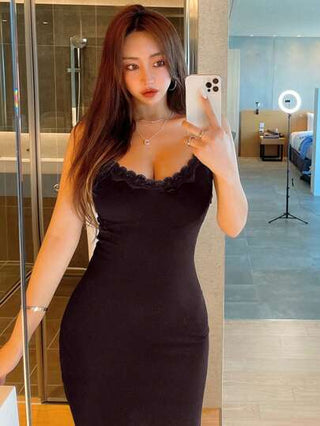 فساتين حريمي DAZY فستان طويل من قماش أنيق ذو لون قماش واحد وطبعة دانتيل متباينة وحزام طويل مناسب للفتيات الأنيقات