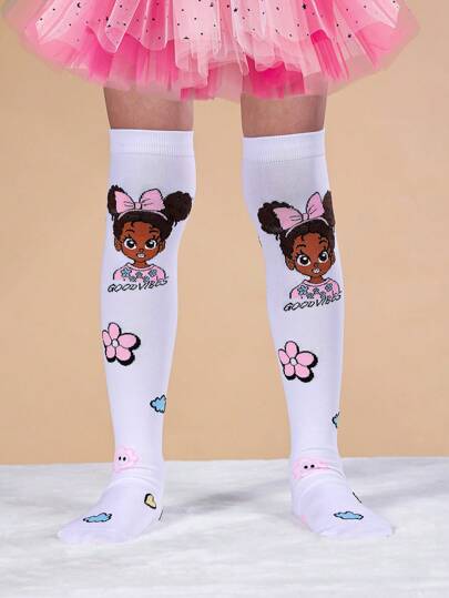 زوج من الجوارب الطويلة فوق الركبة للبنات، جوارب بيضاء بأنماط كرات الشعر الصغيرة والقلوب والأزهار والشمس والسحب والفيونكات، عصري وشامل، مناسب للحفلات والمناسبات والعطلات وهدايا عيد الفصح والتجمعات والأنشطة اليومية والرياضة والرقص والزي المدرسي