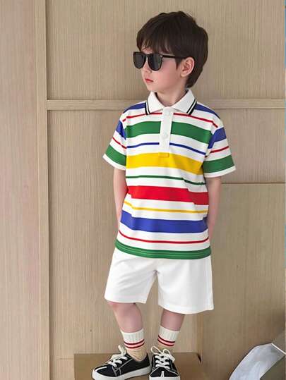 طقمان قصير وقميص بولو خطوط كاجوال لصغار الأولاد، مناسب للملابس المدرسية وأوقات الفراغ و الأنشطة الرياضية و العروض والحفلات والمناسبات اليومية و السفر في فصلي الربيع والصيف