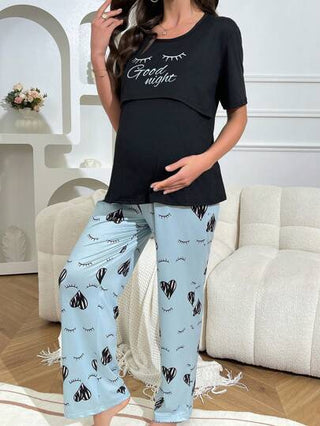 Shein Underwear&Sleepwear Maternity بيجاما حمل قصيرة الأكمام بتصميم رضاعة مطبوع عليها رموز وحليات رموش