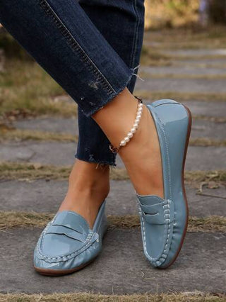 أحذية نسائية رياضية بشكل دائري ولسان بيني، مقاسات كبيرة، طلاء ذو لمعان، لون سادة، مرنة، مناسبة لجميع المواسم، تصميم بسيط، أحذية من البولي يوريثان في الأعلى، بطانة قماشية، نعل من مطاط TPR ، بدون بريق، يمكن غسلها باليد أو تنظيفها جاف احترافي