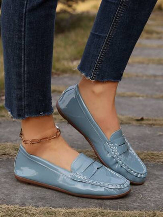 أحذية نسائية رياضية بشكل دائري ولسان بيني، مقاسات كبيرة، طلاء ذو لمعان، لون سادة، مرنة، مناسبة لجميع المواسم، تصميم بسيط، أحذية من البولي يوريثان في الأعلى، بطانة قماشية، نعل من مطاط TPR ، بدون بريق، يمكن غسلها باليد أو تنظيفها جاف احترافي