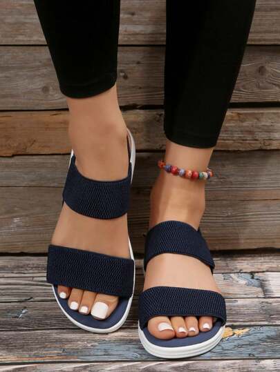 نعال نسائية جديدة خفيفة جدًا وناعمة ، بنعل فلات بتصميم جيلي ذو كعب منحرف وفتحة للأصبع، قابلة للارتداء على الكعب