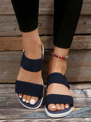 نعال نسائية جديدة خفيفة جدًا وناعمة ، بنعل فلات بتصميم جيلي ذو كعب منحرف وفتحة للأصبع، قابلة للارتداء على الكعب