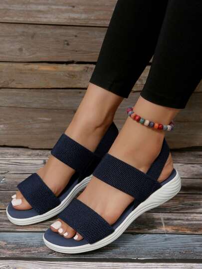 نعال نسائية جديدة خفيفة جدًا وناعمة ، بنعل فلات بتصميم جيلي ذو كعب منحرف وفتحة للأصبع، قابلة للارتداء على الكعب