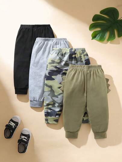 SHEIN 4 قطع من بنطلونات أساسية يومية متنوعة للأطفال الصغار، مطبوع بطبعة قرن 3D واستخدام الأشكال العسكرية الأخضر والتعددية في الألوان، من قماش محبوك ناعم ومريح، مناسب للارتداء اليومي والأنشطة الخارجية والمنزلية والرياضة خلال جميع الفصول