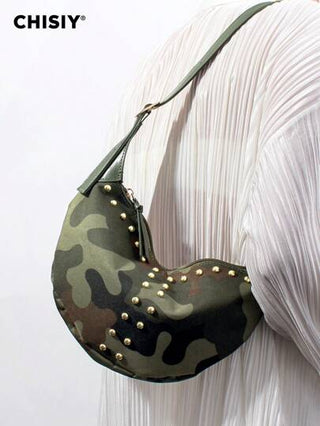 CHISIY حقيبة مشمع يدوية الصنع على الطراز الرجعي مزينة بالزخارف العسكرية وتباين الألوان أخضر عسكري، شكل هلالي، سعة كبيرة للنساء، مناسبة للعمل والتسوق والسفر والاحتفالات في نهاية الأسبوع، مناسبة للموسم الخريفي/الشتوي